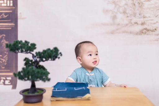 万宁宝宝几个月可以笑出声